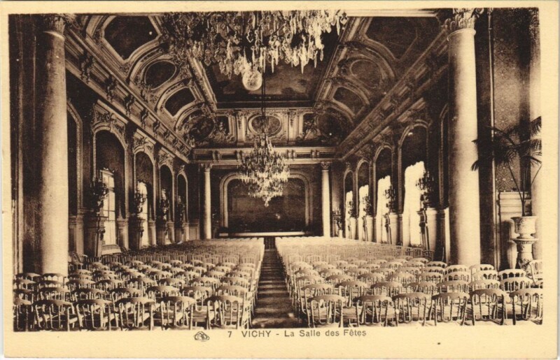 Carte postale ancienne Vichy La Salle des Fetes France à Vichy