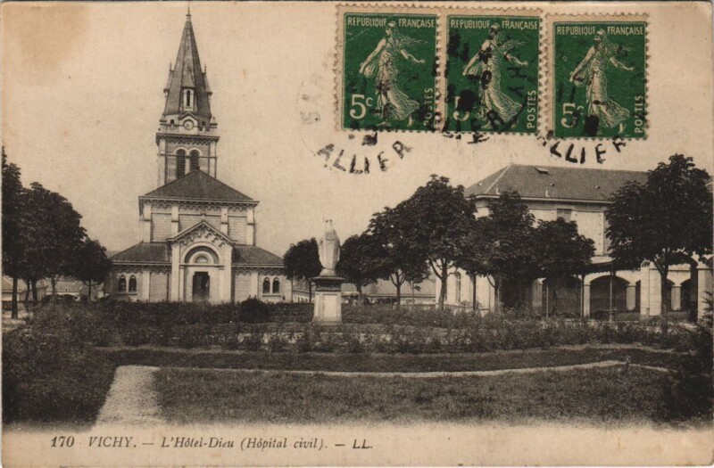 Carte postale ancienne Vichy L'Hotel-Dieu France à Vichy