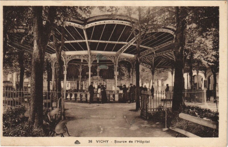 Carte postale ancienne Vichy Source de l'Hopital France à Vichy