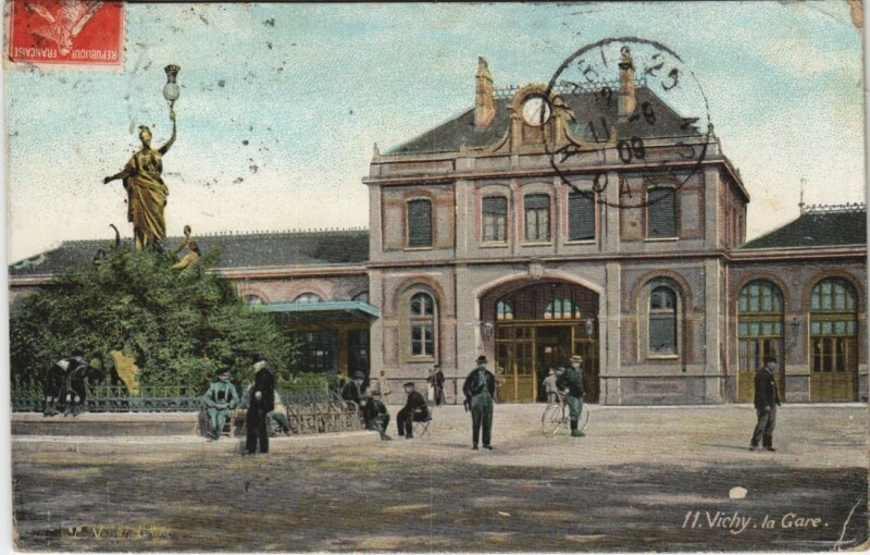 Carte postale ancienne Vichy La Gare France à Vichy