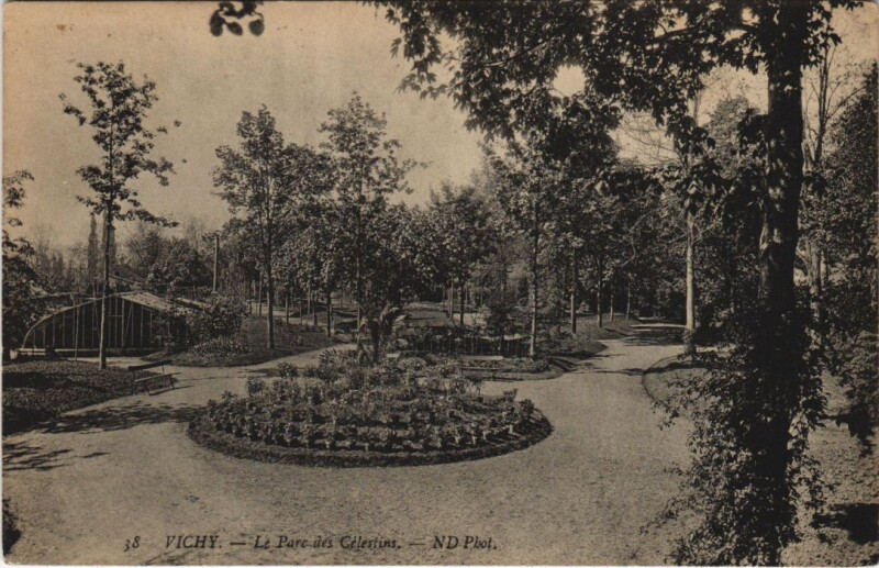 Carte postale ancienne Vichy Le Parc des Celestins France à Vichy