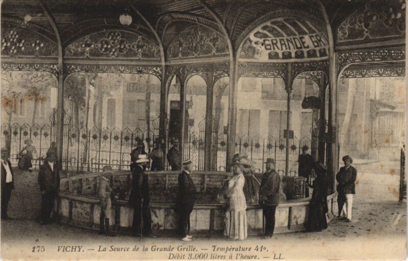 Carte postale ancienne Vichy La Source de la Grande Grille France à Vichy
