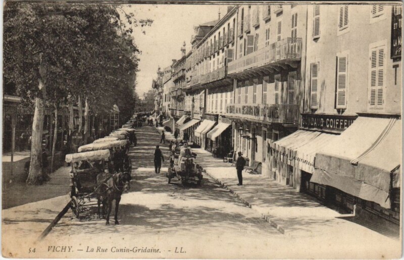 Carte postale ancienne Vichy Rue Cunin Gridaine à Vichy