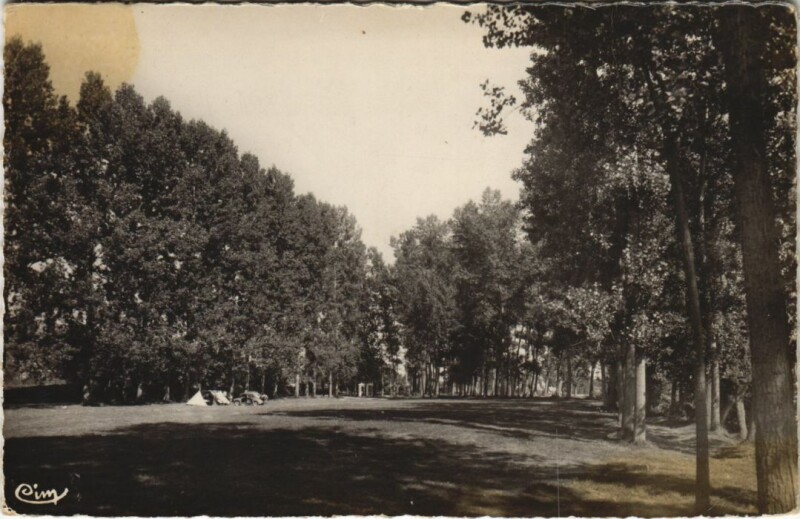 Carte postale ancienne Ebreuil Le Camping
