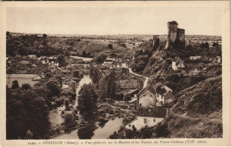 Carte postale ancienne Herisson Vue Generale sur le Moulins et Vieux Chateau à Moulins
