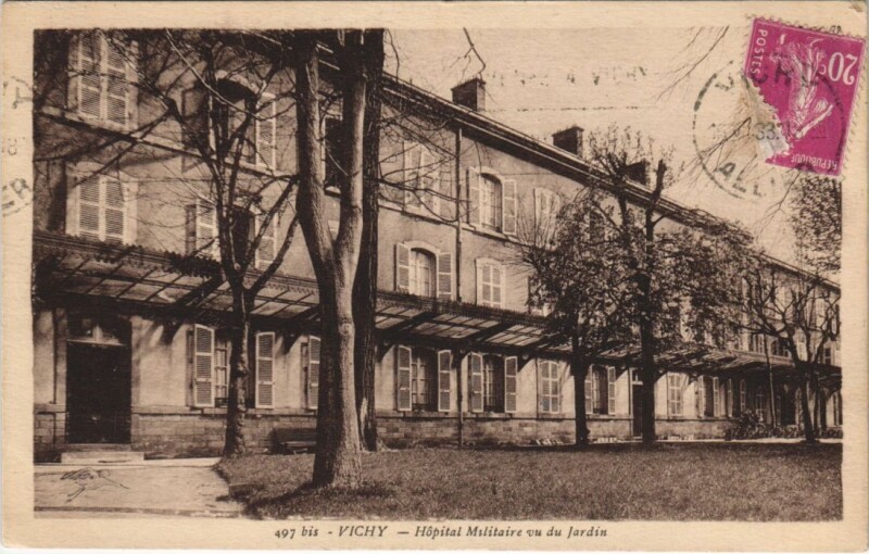 Carte postale ancienne Vichy Hopital Militaire vu du Jardin à Vichy