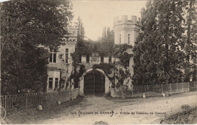Carte postale ancienne Veauce Entree du Chateau de Veauce à Veauce