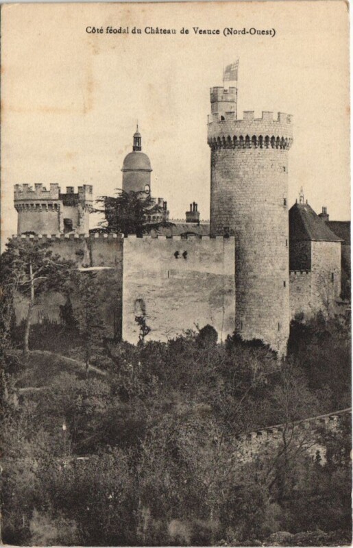 Carte postale ancienne Chateau de Veauce Cote feodal à Veauce