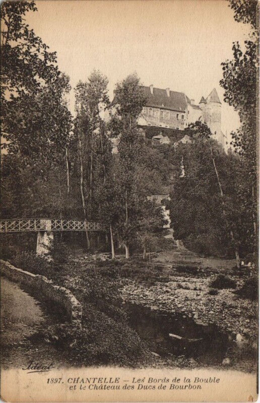 Carte postale ancienne Chantelle-Le-Chateau Bords de la Bouble à Chantelle