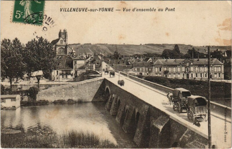 Carte postale ancienne Villeneuve-sur-Yonne Vue d'Ensemble au Pont à Villeneuve-sur-Yonne
