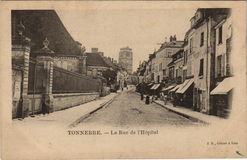 Carte postale ancienne Tonnerre La Rue de l'Hopital France à Tonnerre
