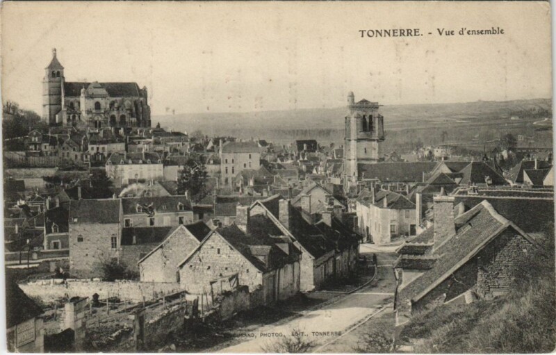 Carte postale ancienne Tonnerre Vue d'ensemble France à Tonnerre