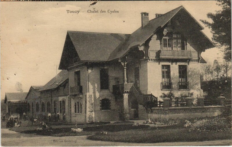 Carte postale ancienne Toucy Chalet des Cycles France à Toucy