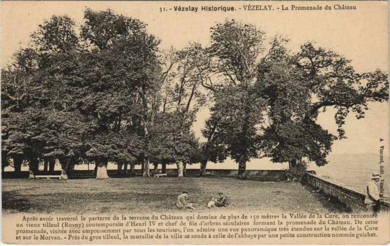 Carte postale ancienne Vezelay La Promenade du Chateau France