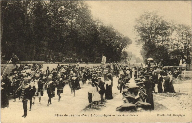 Carte postale ancienne Compiegne Fetes de Jeanne d'Arc - Les Arbaletriers