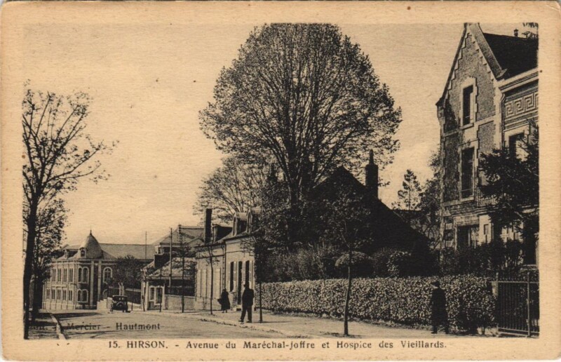 Carte postale ancienne Hirson Avenue du marechal à Hirson