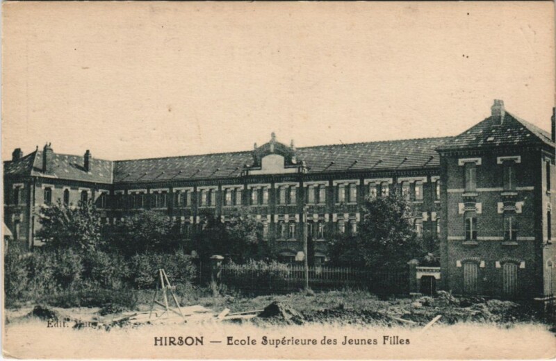 Carte postale ancienne Hirson Ecole superieure à Hirson