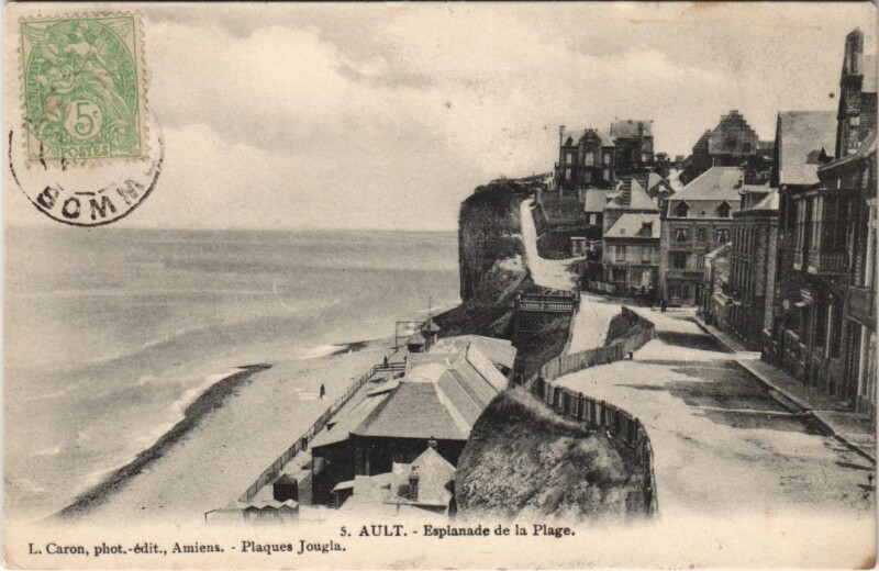 Carte postale ancienne Ault Esplanade de la Plage