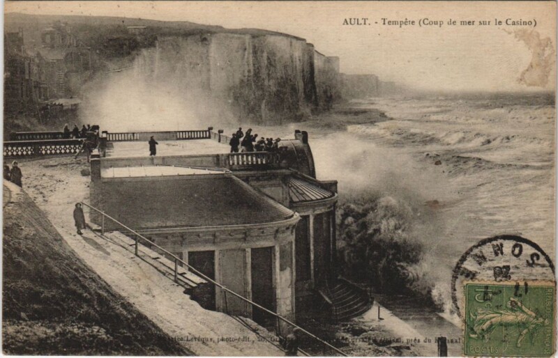 Carte postale ancienne Ault Tempete Coup de mer sur le Casino