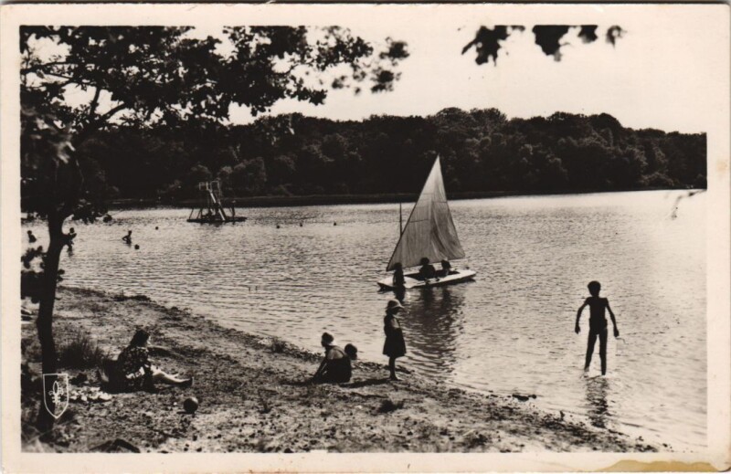 Carte postale ancienne Foret de Troncais Etang de Saint-bonnet La Plage