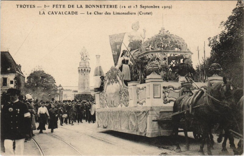 Carte postale ancienne Troyes Ier Fete de la Bonneterie 1909 Char des Limonadiers à Troyes