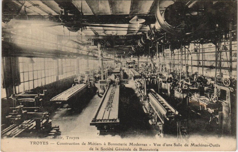 Carte postale ancienne Troyes Soc. De Bonneterie Salle de machines-Outils à Troyes