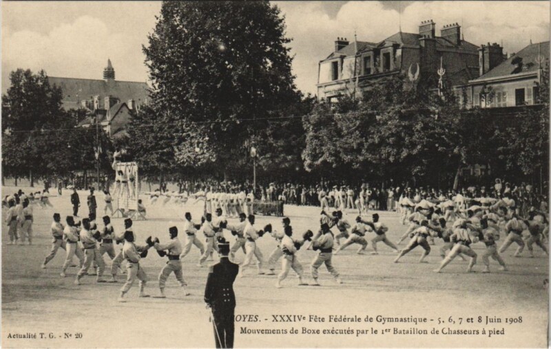Carte postale ancienne Troyes 34e Fete Federale Gymnastique 1908 Mouvements de Boxe à Troyes