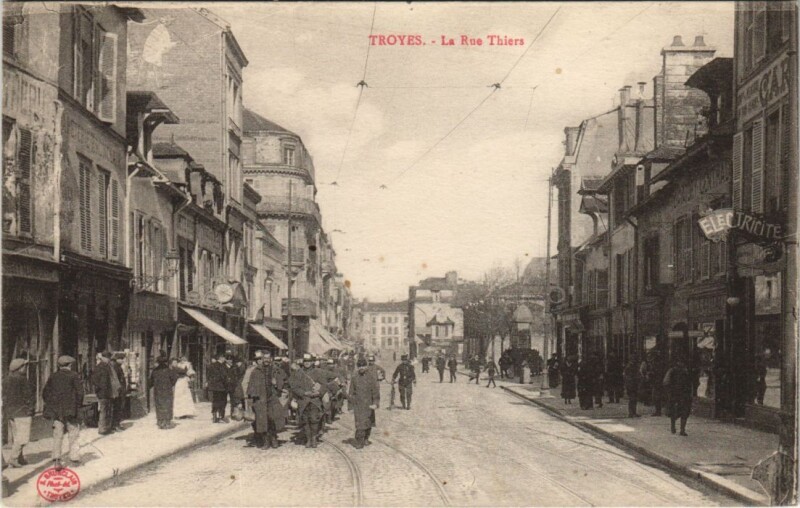 Carte postale ancienne Troyes Rue Thiers à Troyes