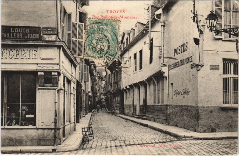 Carte postale ancienne Troyes Rue Paillot de Montabert à Troyes