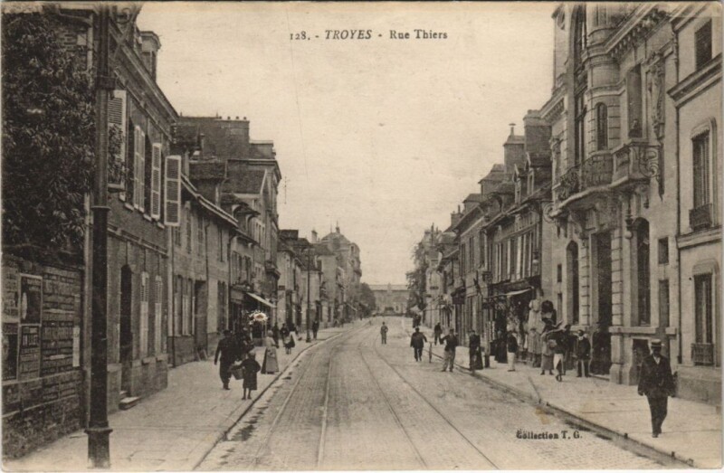 Carte postale ancienne Troyes Rue Thiers à Troyes