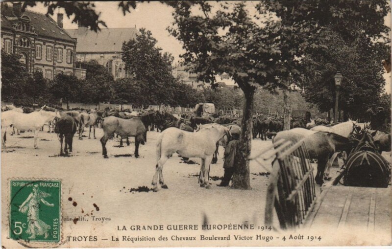 Carte postale ancienne Troyes Guerre Bd Victor Hugo Requisition à Troyes