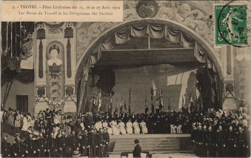 Carte postale ancienne Troyes Grandes Fetes Litteraires 1913 Les Muses à Troyes