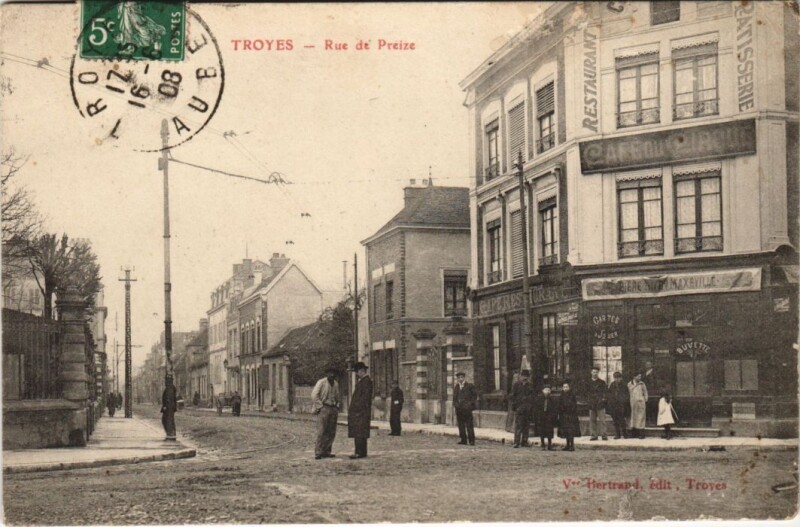 Carte postale ancienne Troyes Rue de Preize à Troyes