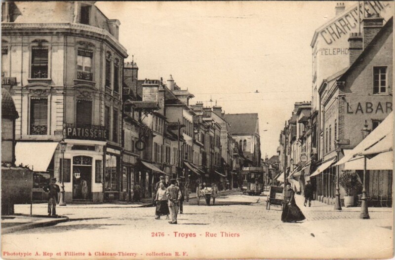 Carte postale ancienne Troyes Rue Thiers à Troyes