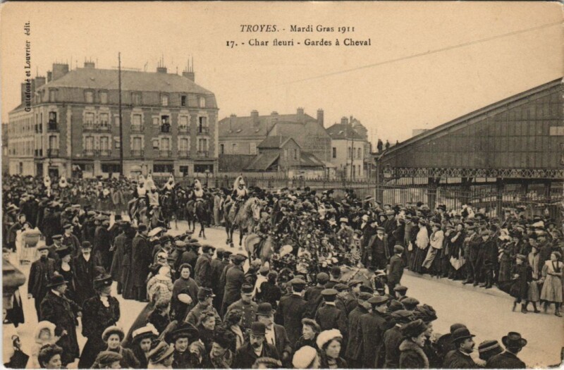 Carte postale ancienne Troyes mardi-gras 1911 Char fleuri à Troyes