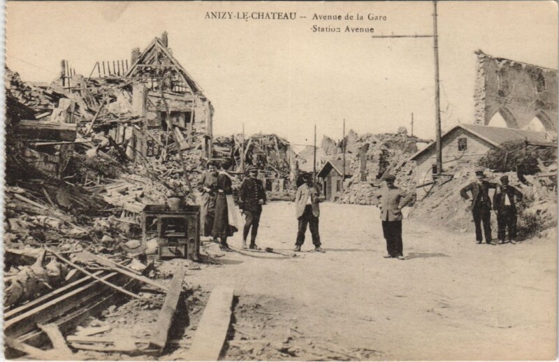 Carte postale ancienne Anizy-le-Chateau Avenue de la Gare