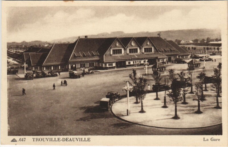 Carte postale ancienne Trouville Deauville - La Gare à Deauville