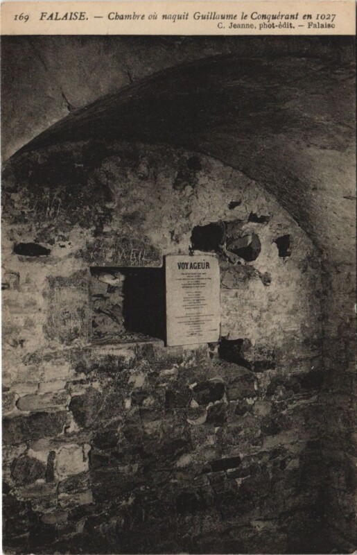 Carte postale ancienne Falaise Chambre ou Naquit Guillaume le Conquerant à Falaise