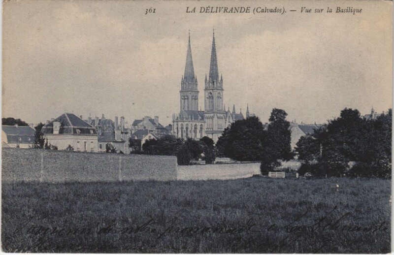Carte postale ancienne La Delivrande Vue sur la Basilique