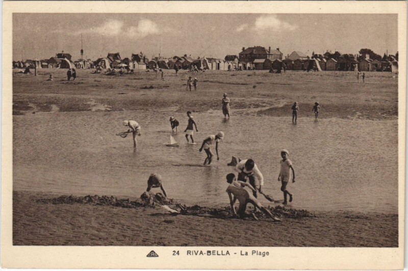 Carte postale ancienne Riva-Bella La Plage