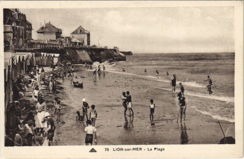 Carte postale ancienne Lion-sur-Mer La Plage à Lion-sur-Mer