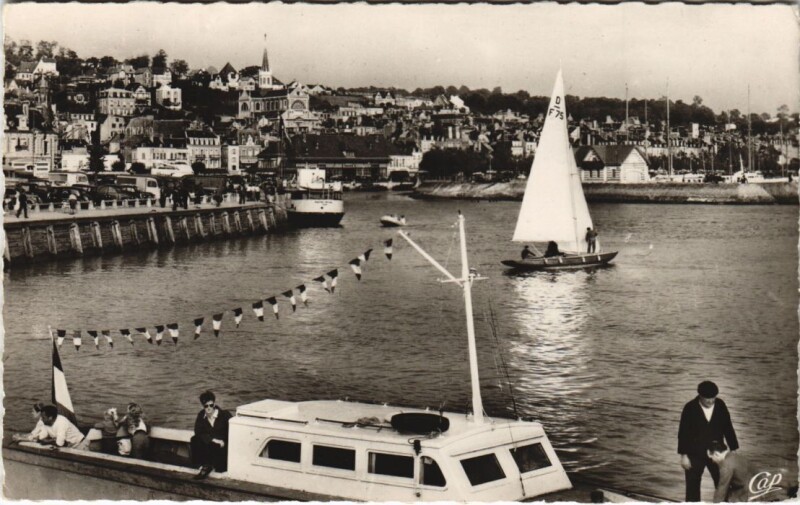 Carte postale ancienne Deauville Trouville-sur-Mer - L'Entree du Port à Deauville