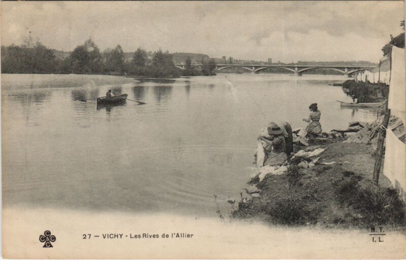 Carte postale ancienne Vichy Les Rives de l'Allier France à Vichy