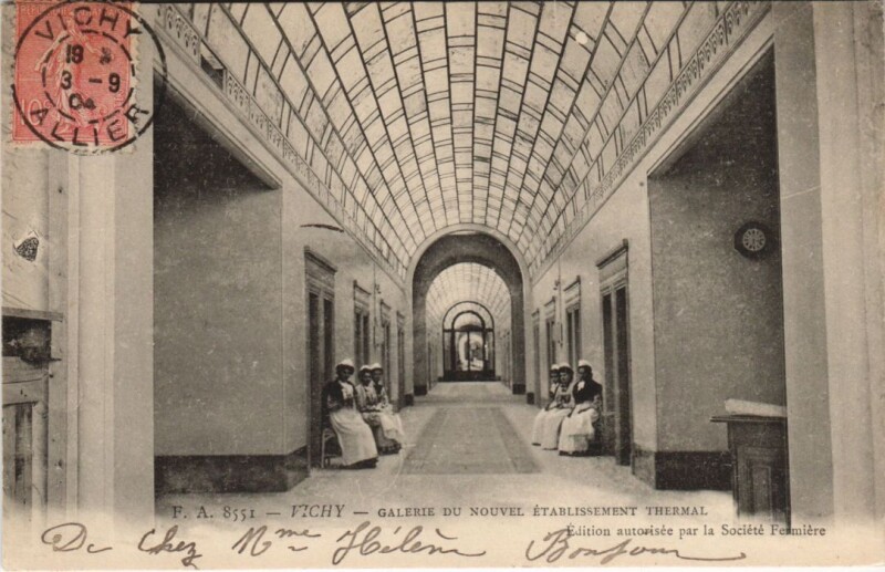 Carte postale ancienne Vichy Galerie du Nouvel Etablissement Thermal France à Vichy