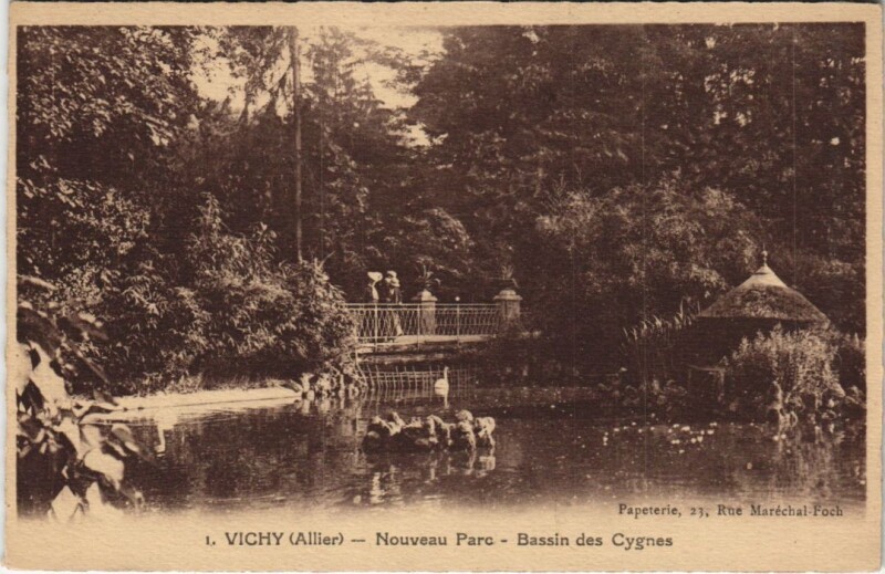 Carte postale ancienne Vichy Nouveau Parc, Bassin des Cygnes France à Vichy