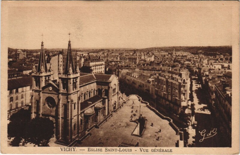 Carte postale ancienne Vichy Eglise Saint-Louis, vue generale France à Vichy