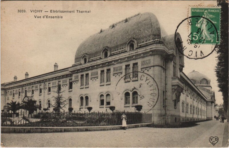 Carte postale ancienne Vichy Etablissement Thermal, vue d'ensemble France à Vichy