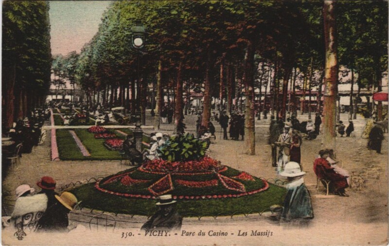 Carte postale ancienne Vichy Parc du Casino, Les Massifs France à Vichy