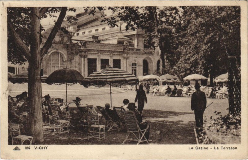 Carte postale ancienne Vichy Le Casino-La Terrasse France à Vichy