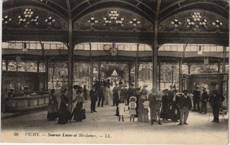 Carte postale ancienne Vichy Sources Lucas et Mesdames France à Vichy